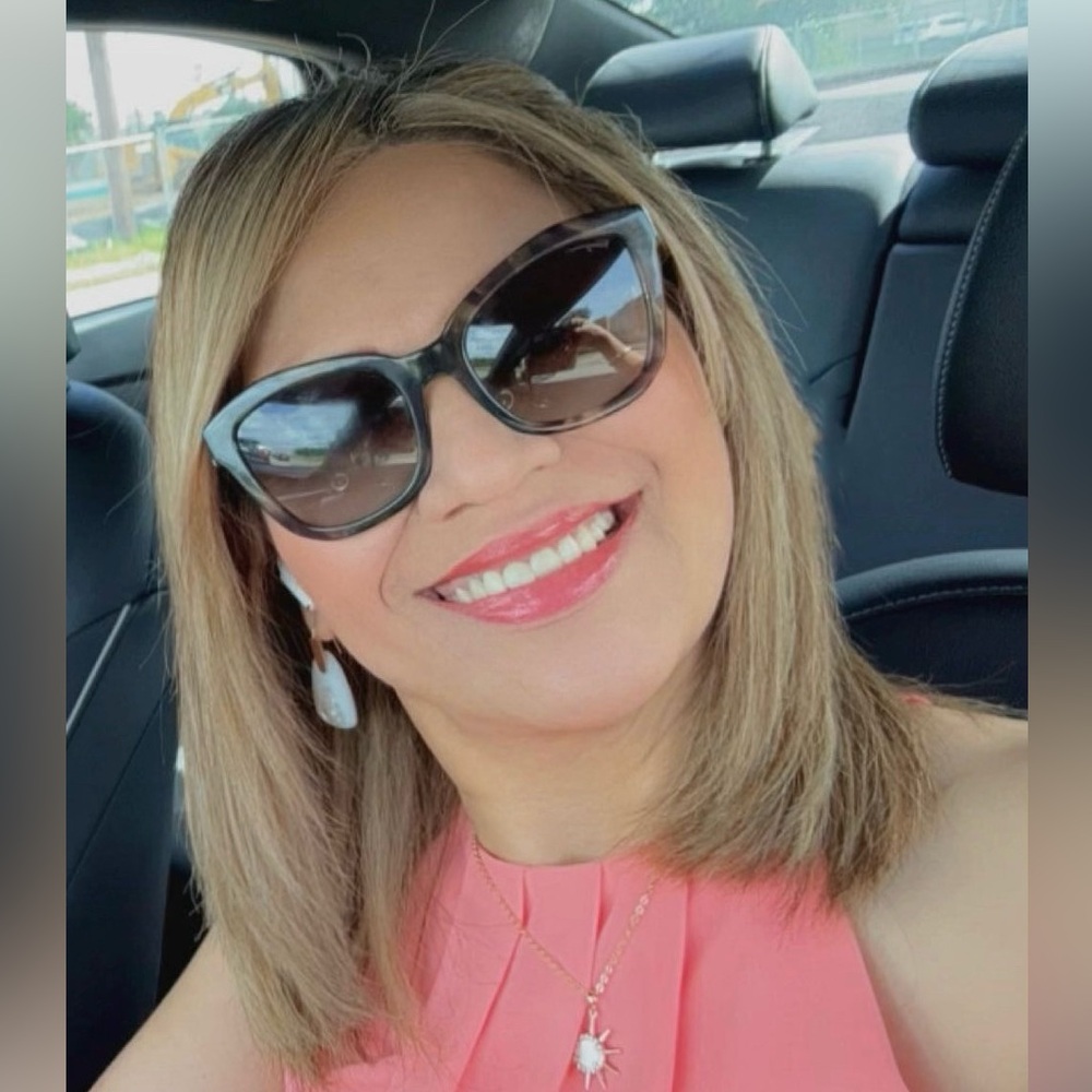 Meet your Posher, Claudia